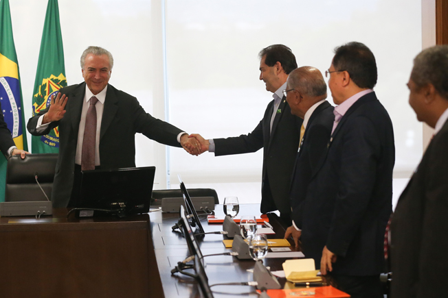 Brasília - O presidente interino Michel Temer  se reúne com dirigentes de centrais sindicais (Fabio Rodrigues Pozzebom/Agência Brasil)